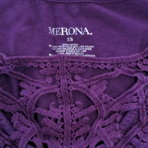 Purple top with lace detail - Picture 2 of 3